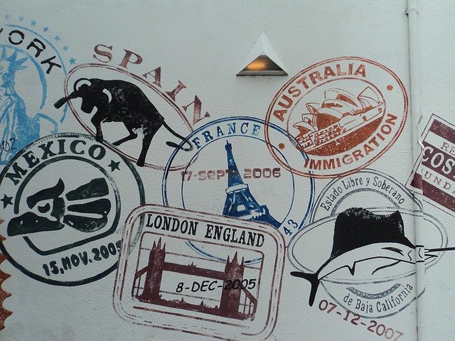 pasaporte con diversas fotos de visados